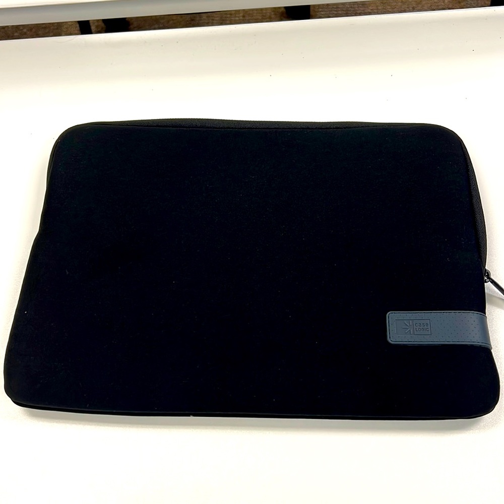 14” case logic memory foam laptop sleeve.